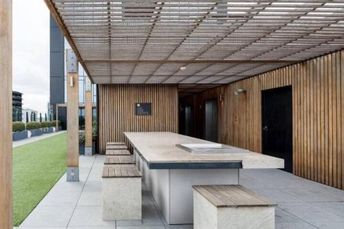 Modern Cosmopolitan Retreat on Toorak Rd