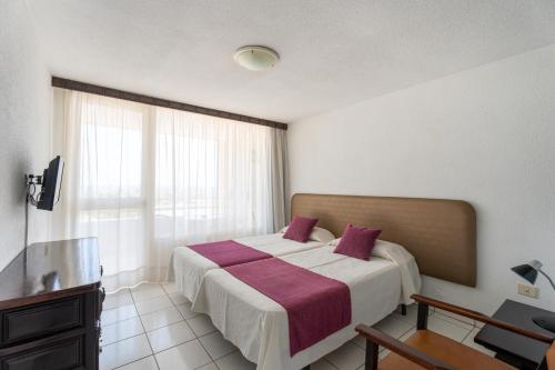 2 twin beds