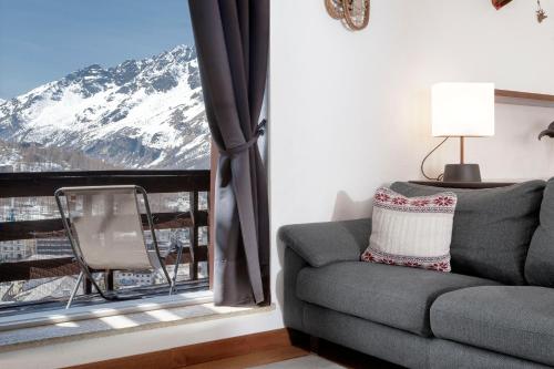 HelloChalet - Ski paradise Apartment - Ski- to door with big terrace overlooking skiruns Breuil Cervinia