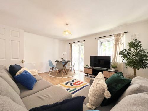 BEAUTIFUL WINDSOR 2 BED, PERFECT LOCATION, 5 Mins Walk to Centre, Free Parking, Legoland, Ascot, Windsor (foto 2)