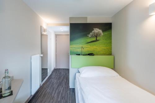 Adhhoc Hotel - image 2