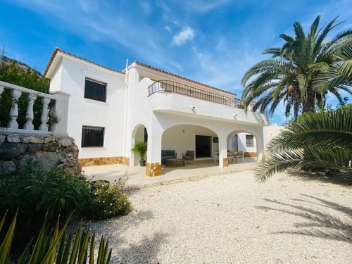 Villa with private pool and close to the beach