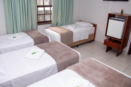 4 twin beds