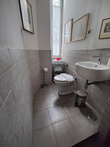 Rome Center Rooms - image 8