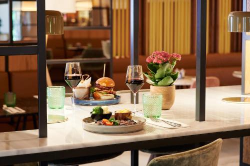 490528348 Melia White House Hotel