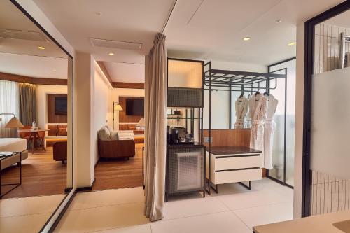 490528453 Melia White House Hotel