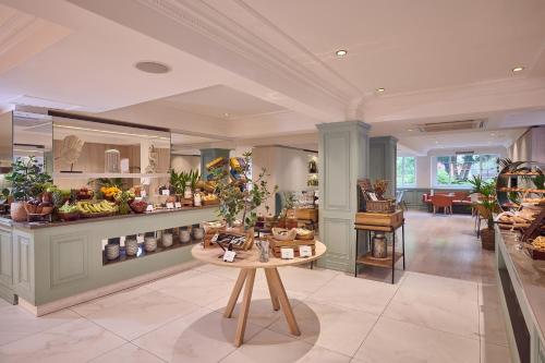 490528498 Melia White House Hotel