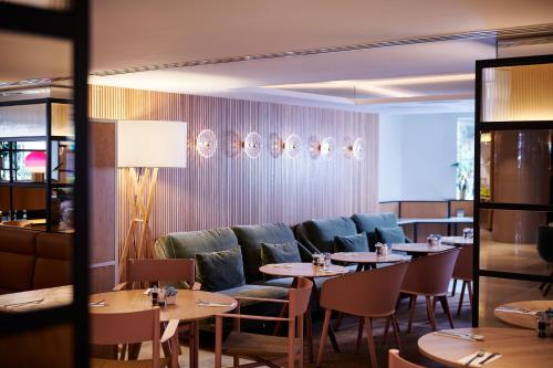 490528565 Melia White House Hotel