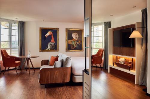 490528593 Melia White House Hotel