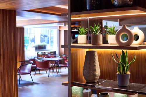 490528655 Melia White House Hotel