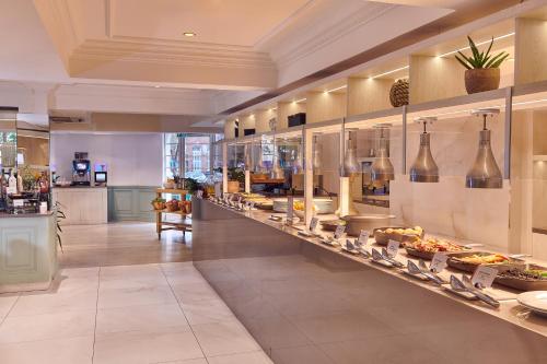 490528702 Melia White House Hotel