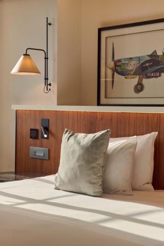 490528796 Melia White House Hotel
