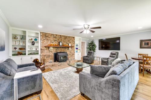 Fayetteville Retreat' on 9 Acres | Gym & Trails in Wheeler (AR)
