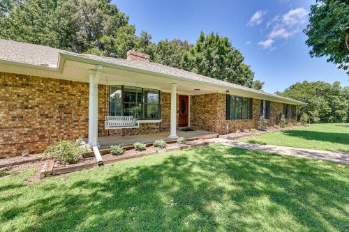 Fayetteville Retreat' on 9 Acres | Gym & Trails in Wheeler (AR)