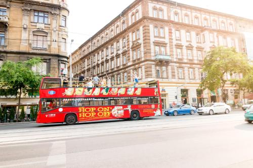 Full Moon Budapest - image 10
