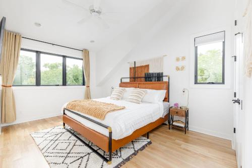 Extra Spacious 4 Bed / 4.5 Bath Music Row Home in Nashville, USA