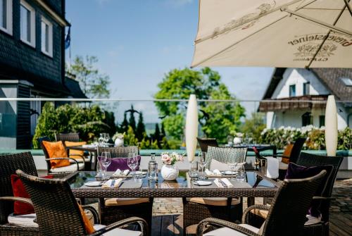 Restaurant, Romantik Berghotel Astenkrone in Altastenberg