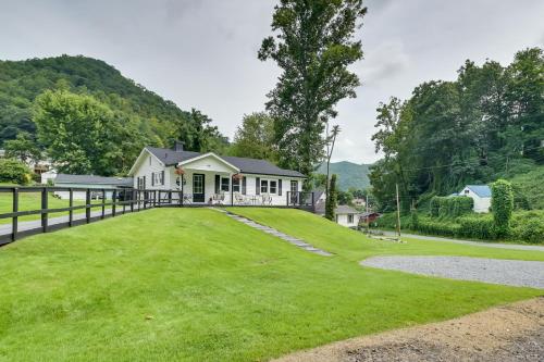 Mullens Home - Close to Hatfield-McCoy Trailhead!