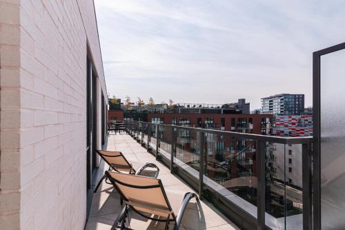 Apartment with Pool View 