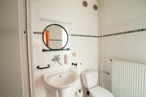 Sport-V-Hotel Room Type - Economy Twin Room