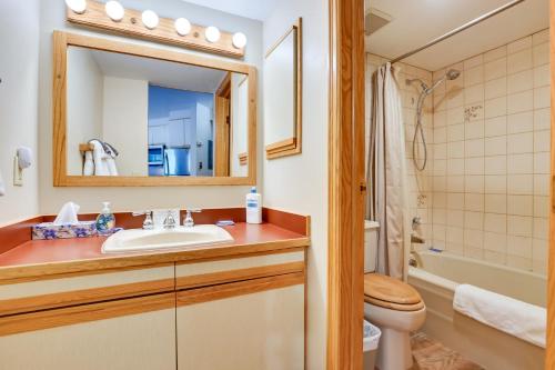 Ski-In and Ski-Out Retreat with Iron Horse Pool Access! - image 13