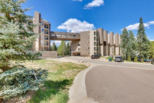 Ski-In and Ski-Out Retreat with Iron Horse Pool Access! - image 11