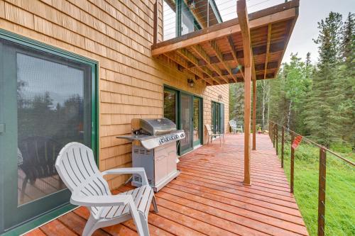 Spacious Soldotna Home with Mackey Lake Views! in ริดจ์ เวย์