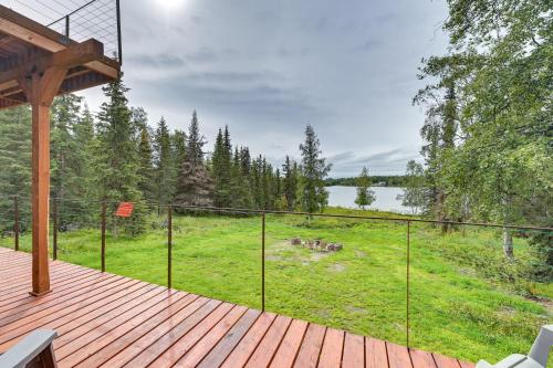 Spacious Soldotna Home with Mackey Lake Views! in ริดจ์ เวย์