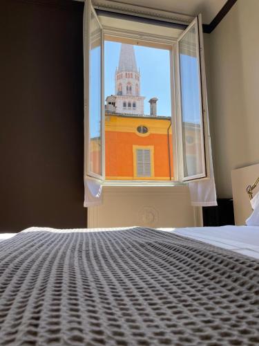 Duomo 12, Modena