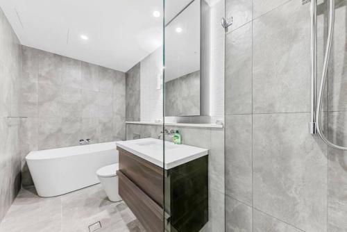 Cosy 3B Apt near Macquarie Park - image 2