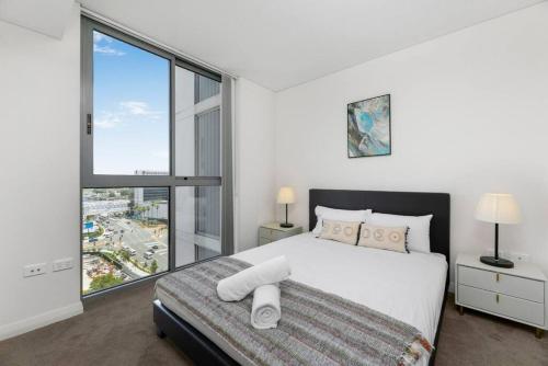 Spacious 2 beds Apt near Airport - image 4