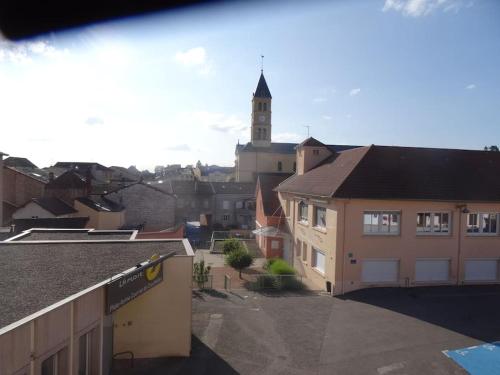 Logement avec grand balcon dans le Brionnais in Chauffailles