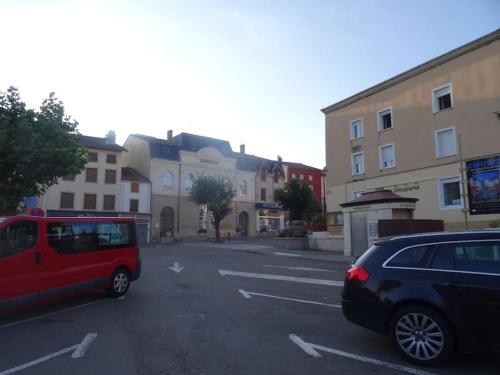 Logement avec grand balcon dans le Brionnais in Chauffailles