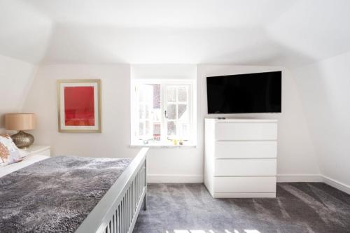 The Secret, Stylish & Spacious En Suite in Blandford Forum, Dorset 2