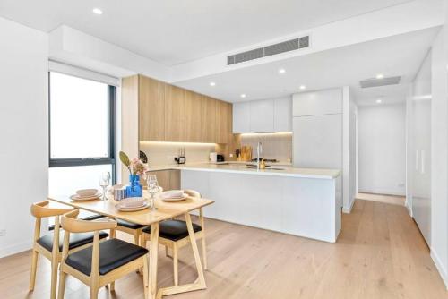 Modern 2BR Oasis - Walk to MQ Uni & Hospital - image 3