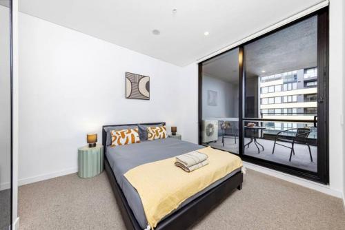 Modern 2BR Oasis - Walk to MQ Uni & Hospital - image 6