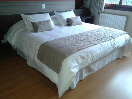 Standard Double Room image 10