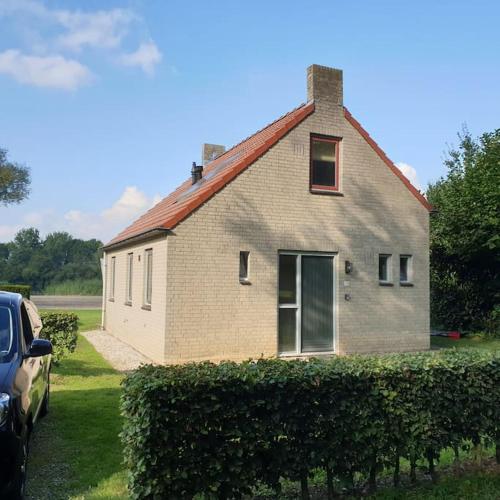  Gezellige vakantiewoning aan het water in Ewijk - recreational only no workers in Ewijk