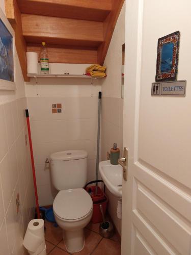 Badkamer, Petit studio - Chambre indépendante au calme (Petit studio - Chambre independante au calme) in Landerneau