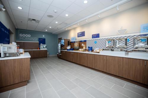 Holiday Inn Express & Suites Tampa Stadium ¿ Airport Area By IHG - image 5
