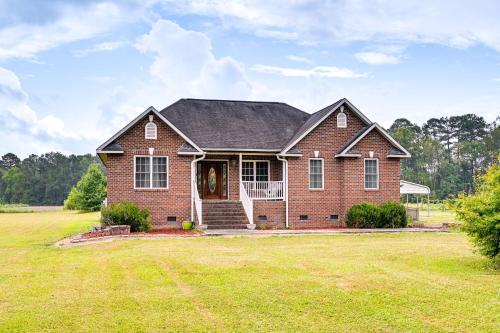 . Peaceful North Carolina Getaway w/ Large Deck!