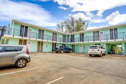 Surfer's Paradise: Waialua Condo Steps to Beach! in Mokuleia (HI)