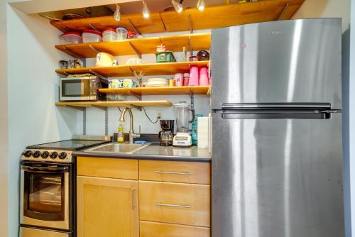 Surfer's Paradise: Waialua Condo Steps to Beach! in Mokuleia (HI)