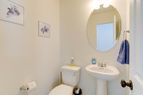 Pet-Friendly Aurora Getaway with Deck and Grill! in Aurora, USA
