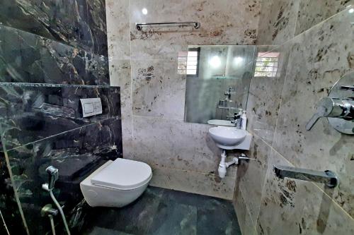 حمام, Chimneys Homestay - Full House, Near to Falls & Trek in Sakleshpur