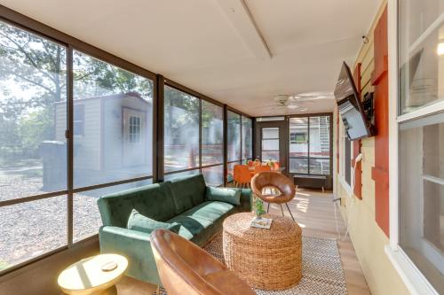 Cozy Blairsville Studio with Deck 15 Yards to Lake! in Blairsville, USA