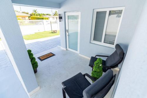 Balcony/terrace, Spacious Miami Home Heated Pool BBQ L35 in Westwood Lakes