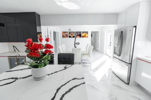 Spacious Miami Home Heated Pool BBQ L35 in Westwood Lakes