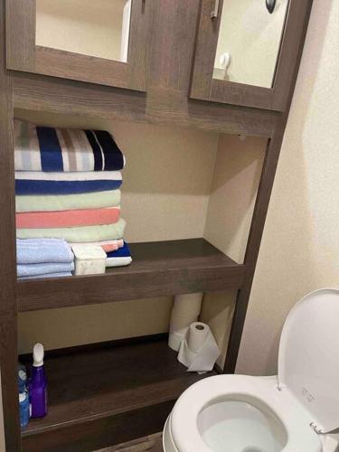 Mini home with bathroom, kitchen - Tap to explore photos