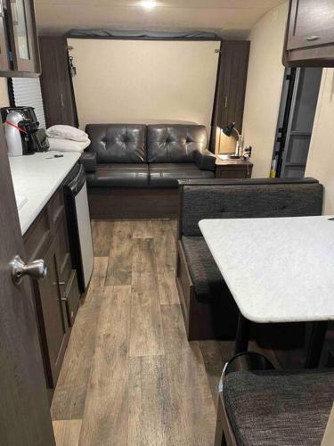 Mini home with bathroom, kitchen - Apartment - Houston